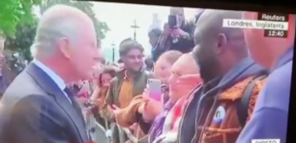 #KingCharles III caught on tape avoiding hand shake with a black man in public